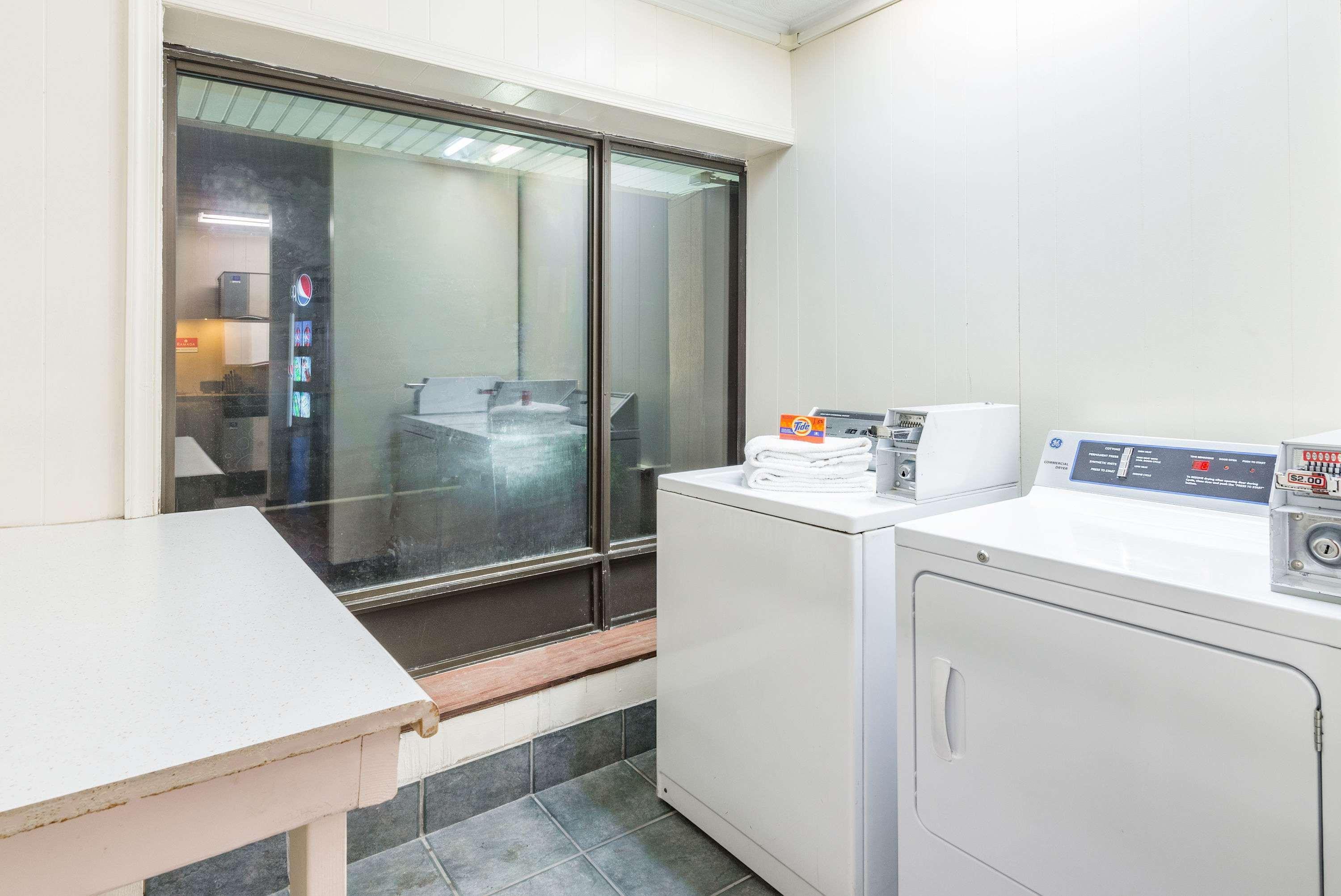 Ramada By Wyndham West Atlantic City Egg Harbor Township Esterno foto