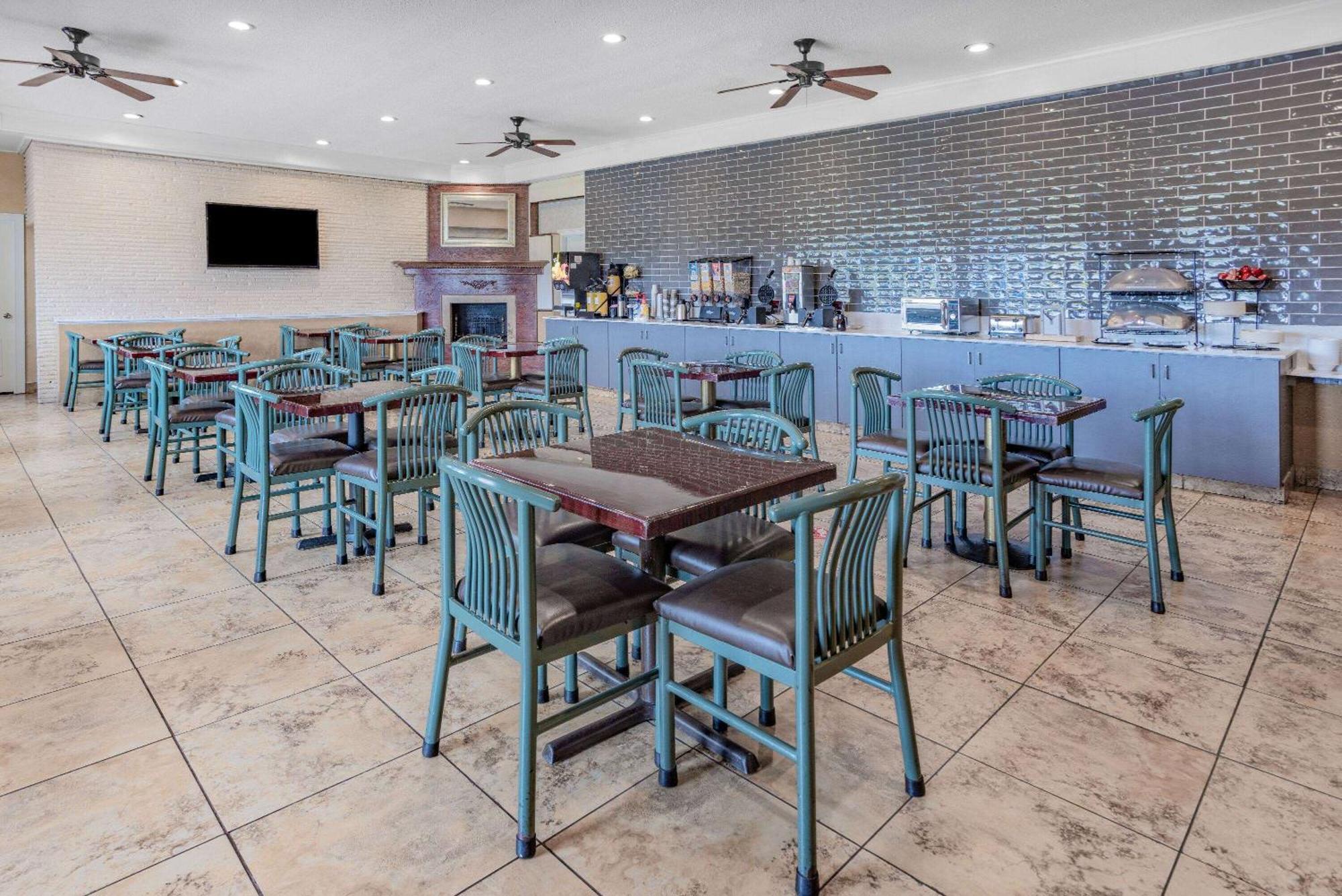 Ramada By Wyndham West Atlantic City Egg Harbor Township Esterno foto